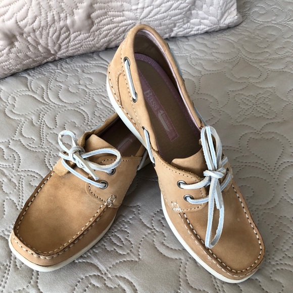 Bass Shoes - Bass Waverly Boat Shoes - Color:Sand - Size 7 1/2